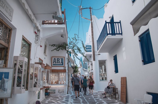 tourists_greece_mykonos_pexels7685943hgfjd