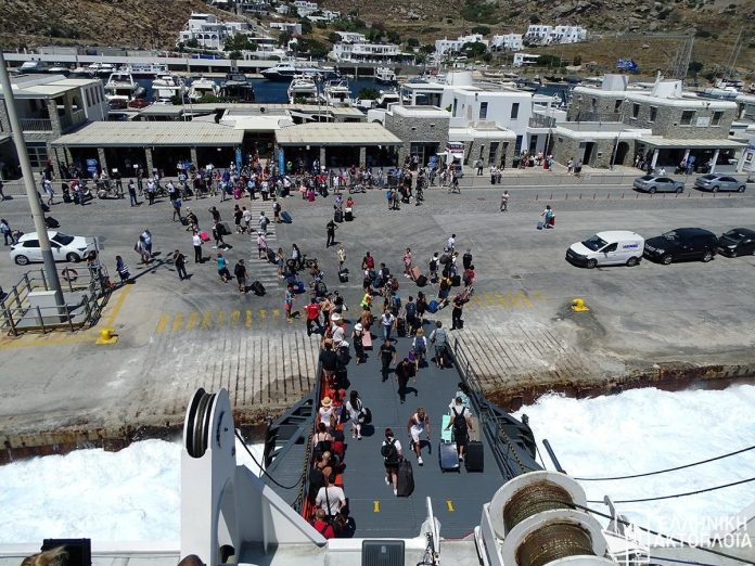 arrival-at-the-port-of-Mykonos-3