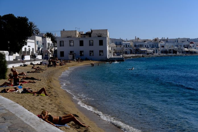 ÖÙÔÏÃÑÁÖÉÅÓ ÁÐÏ ÔÏ ÍÇÓÉ ÔÇÓ ÌÕÊÏÍÏÕ.ÖÙÔÏÃÑÁÖÉÁ ÍÅÊÔÁÑÉÁ ÌÐÁËÙÌÁÔÉÍÇ/EUROKINISSI