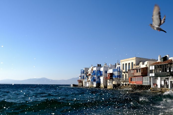 ÖÙÔÏÃÑÁÖÉÅÓ ÁÐÏ ÔÏ ÍÇÓÉ ÔÇÓ ÌÕÊÏÍÏÕ.ÖÙÔÏÃÑÁÖÉÁ ÍÅÊÔÁÑÉÁ ÌÐÁËÙÌÁÔÉÍÇ/EUROKINISSI