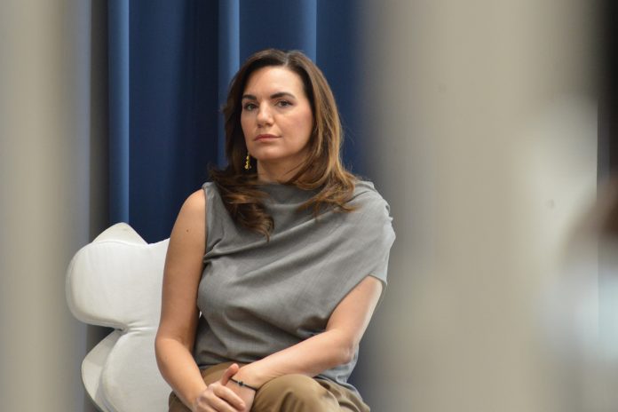 ÅÊÄÇËÙÓÇ "ÃÕÍÁÉÊÅÓ ÓÅ ÕØÇËÁ ÁÎÉÙÌÁÔÁ ÌÉËÏÕÍ ÃÉÁ ÔÇÍ ÐÏÑÅÉÁ ÔÏÕÓ"