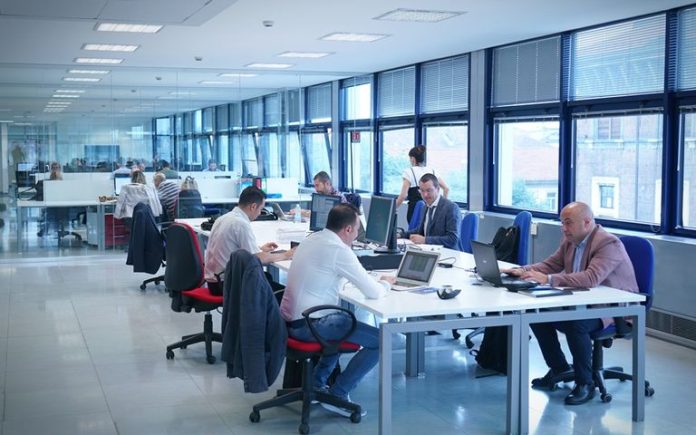 shutterstock_office_work_2-768x480